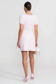 Isabela | Vestido Curto em Tricô Evasê Rosa com Botões