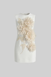 Vestido Curto Alfaiataria com Aplicações Florais em 3D – Exclusividade e Arte