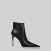 Bota de Cano Curto com Bico Fino – Preta