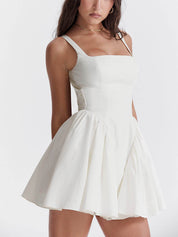 Florinda | Vestido Mini Branco com Costas Abertas, Laço e Saia Rodada