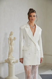 Conjunto Blazer Transpassado e Saia Evasê em Renda Trabalhada