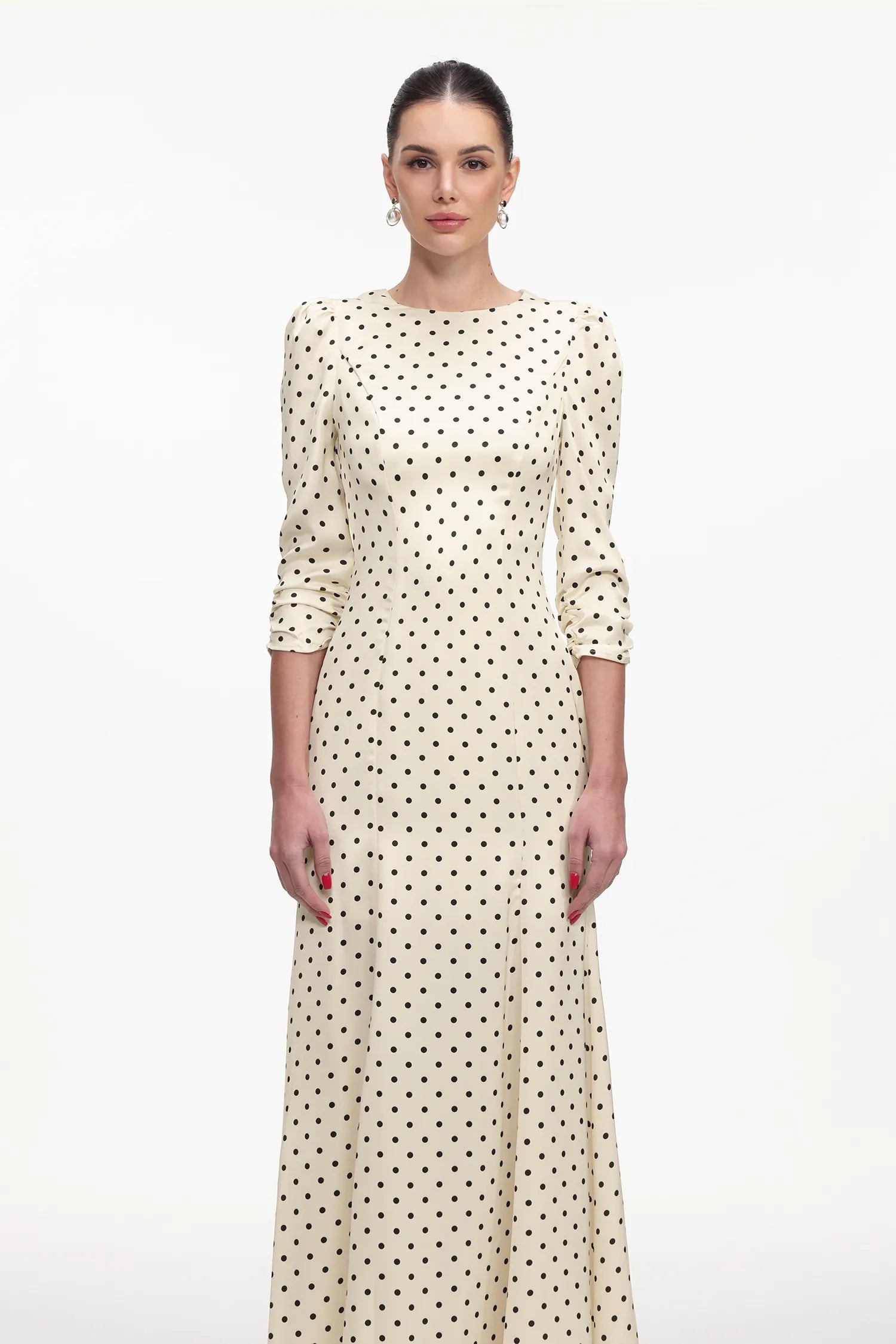 Vestido Sereia Elegante com Mangas Longas e Decote Costas em Formato de Coração