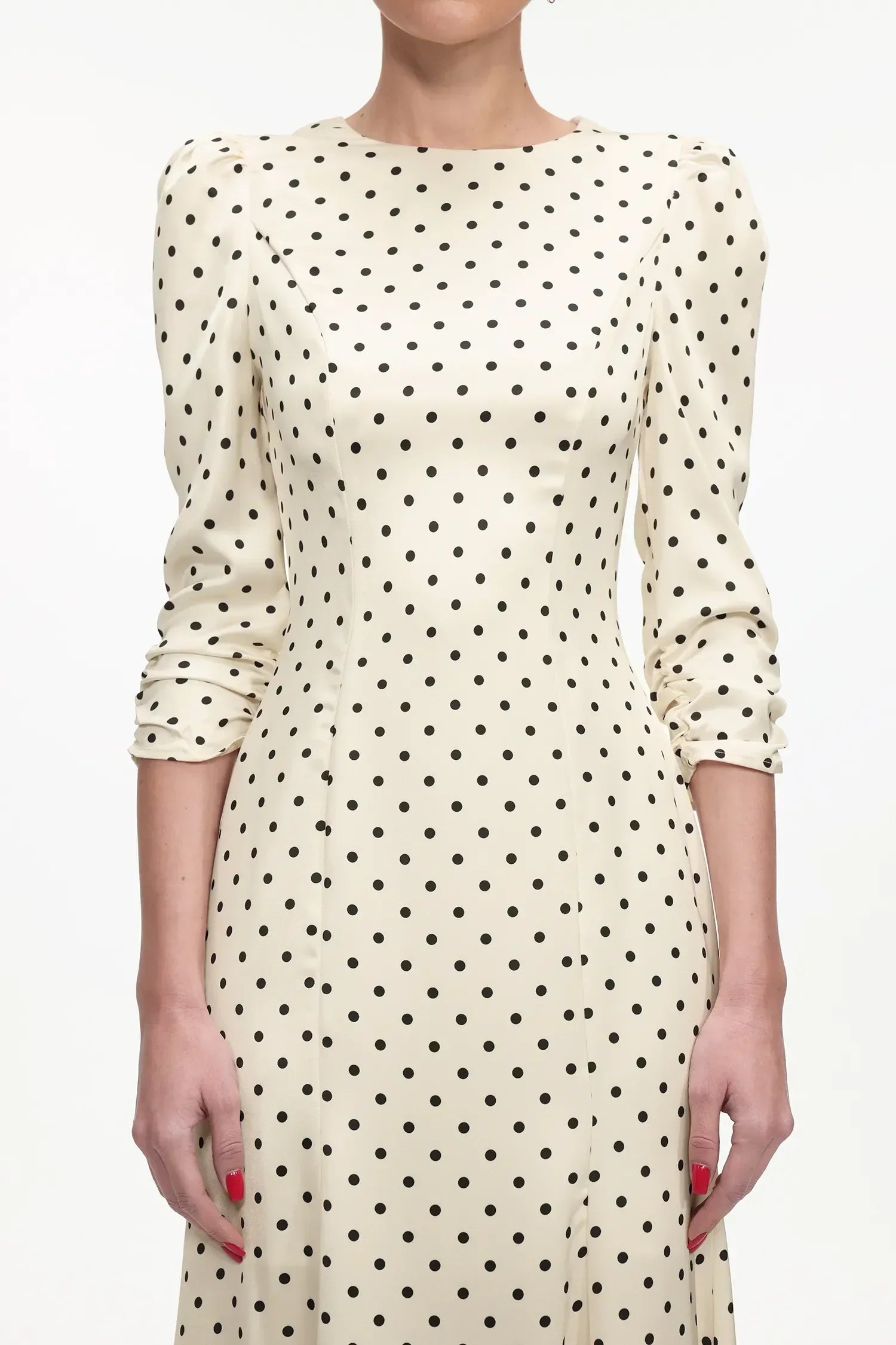 Vestido Sereia Elegante com Mangas Longas e Decote Costas em Formato de Coração