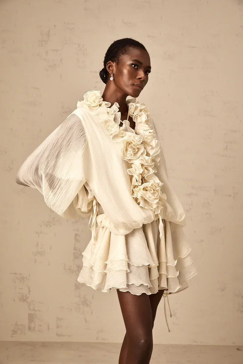 Vestido Flores em 3D, Decote em V e Detalhes em Babados