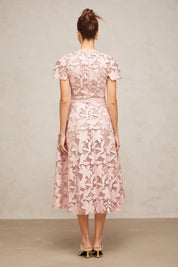 Vestido Elegante Bordado Floral, Renda Vazada e Corte em A