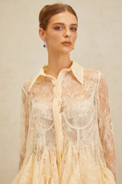 Blusa em Renda Neutra com Cintura Marcada e Detalhe Peplum