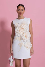Vestido Curto Alfaiataria com Aplicações Florais em 3D – Exclusividade e Arte