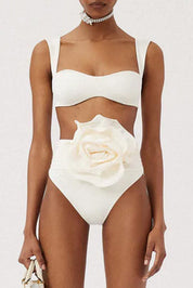 Biquíni com Detalhe Floral e Franzido