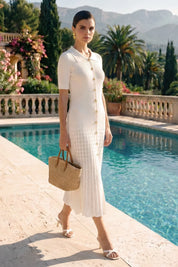 Vestido Midi em Tricô Canelado com Gola Boneca e Saia Plissada