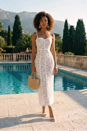 Vestido Longo Escultural com Decote Quadrado e Renda Nobre