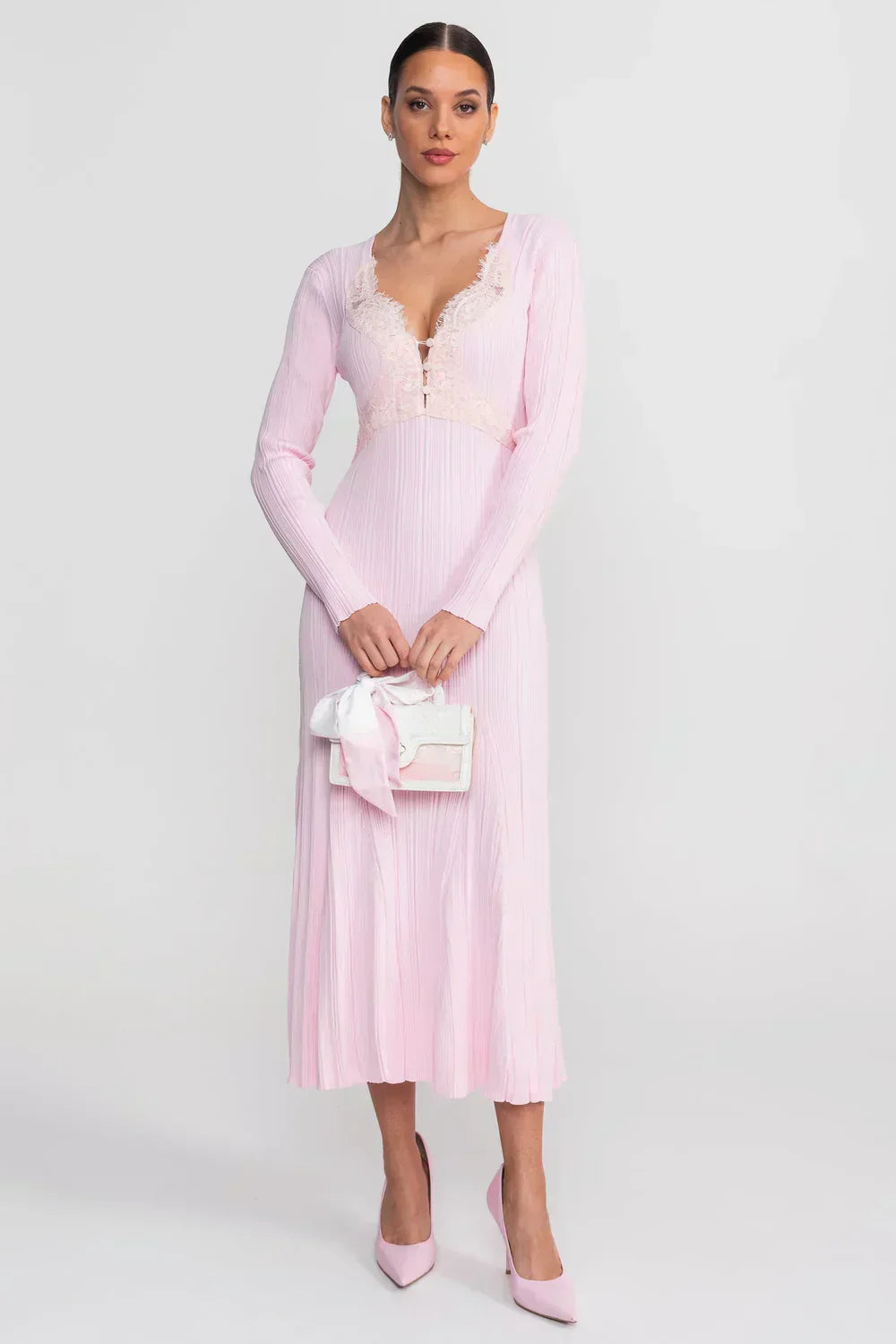 Letícia | Vestido Midi Canelado Rosa com Detalhes em Renda