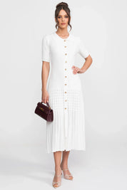 Vestido Midi em Tricô Canelado com Gola Boneca e Saia Plissada