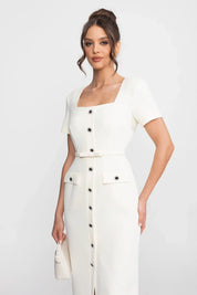 Vestido Longo de Alfaiataria Estruturada com Decote Quadrado e Cinto Coordenado