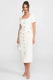 Vestido Longo de Alfaiataria Estruturada com Decote Quadrado e Cinto Coordenado