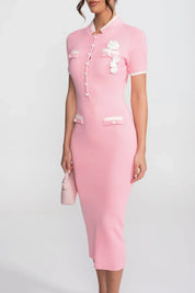 Vestido Midi Bicolor em Tricô com Aplicação de Flor Tridimensional
