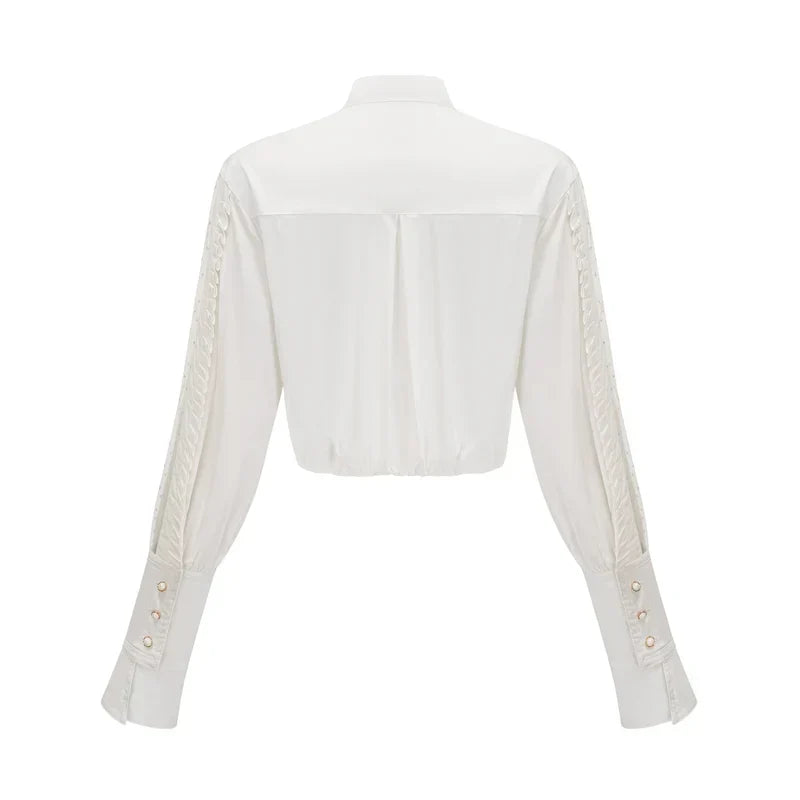 Camisa de Luxo com Gola, Laços Ornamentais e Fivelas de Pérola