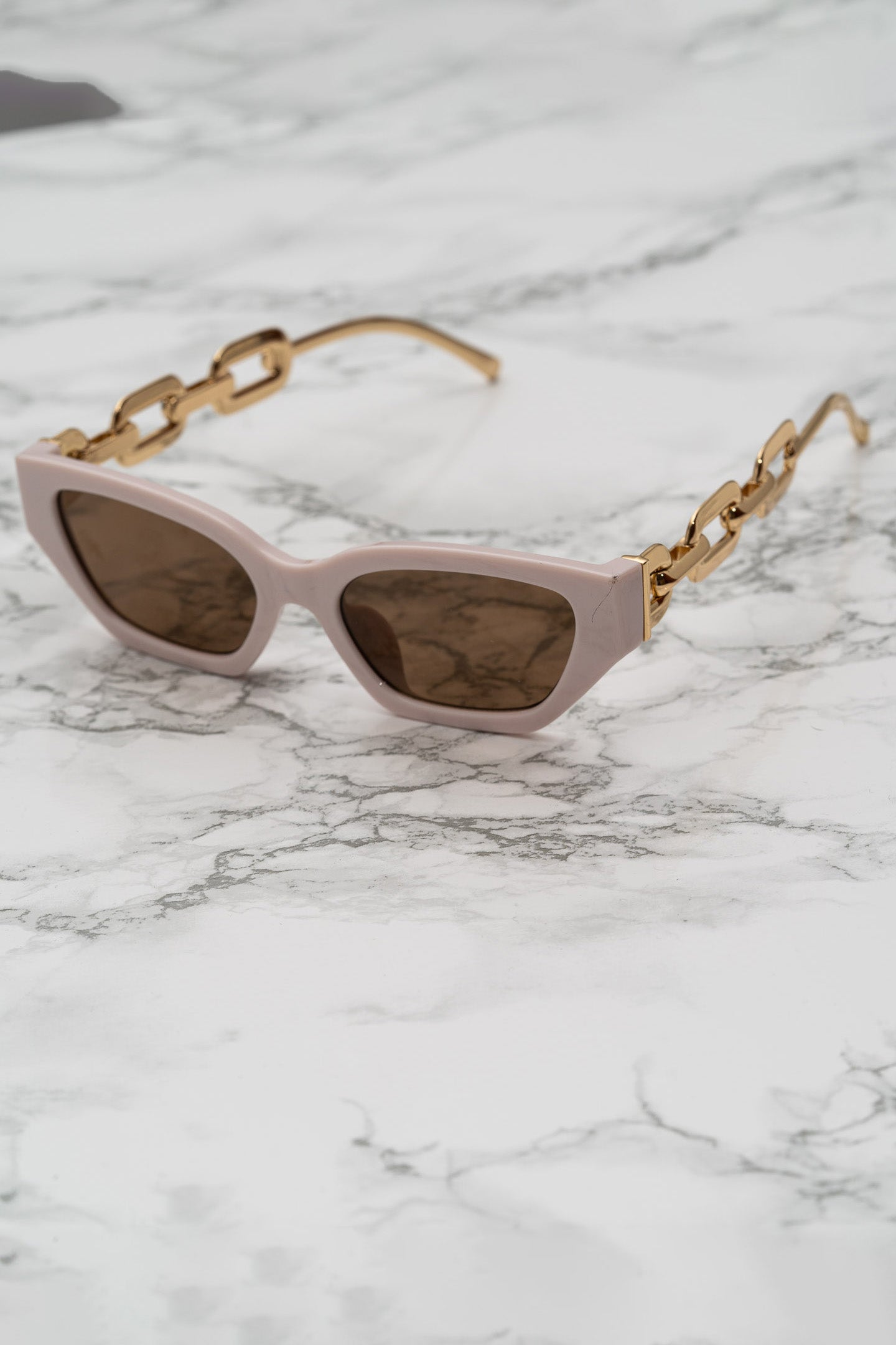 Óculos Cat-Eye com Hastes de Corrente Dourada - Rosa
