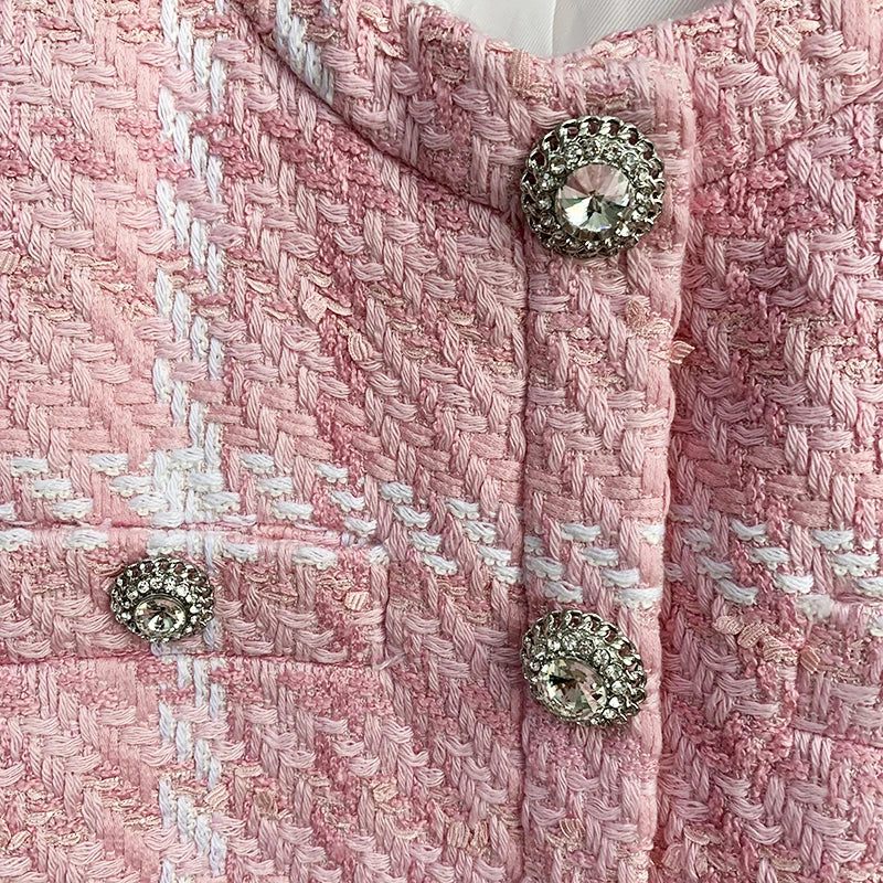 Blazer Curto de Tweed Rosa: Elegância em Tons Pastéis e Acabamento de Luxo