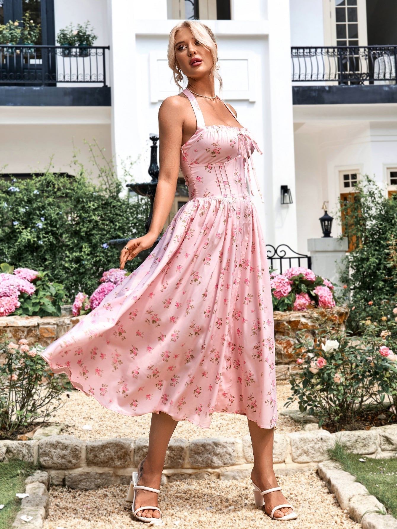 Benedita | Vestido Midi Floral com Alças Finas, Costas Abertas e Saia Rodada
