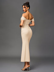 Brunilda | Vestido Midi Chocolate com Ombros Caídos e Franzido