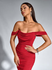 Brunilda | Vestido Midi Chocolate com Ombros Caídos e Franzido