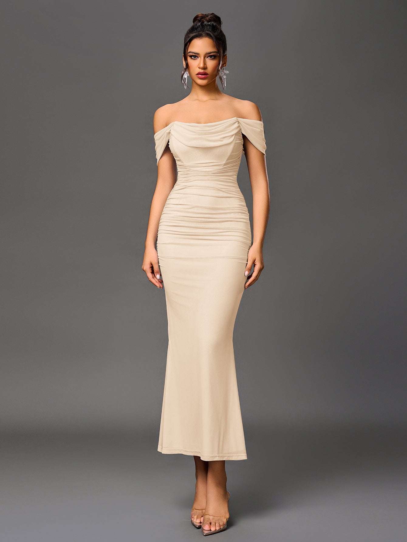 Brunilda | Vestido Midi Chocolate com Ombros Caídos e Franzido