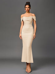 Brunilda | Vestido Midi Chocolate com Ombros Caídos e Franzido