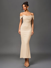 Brunilda | Vestido Midi Chocolate com Ombros Caídos e Franzido