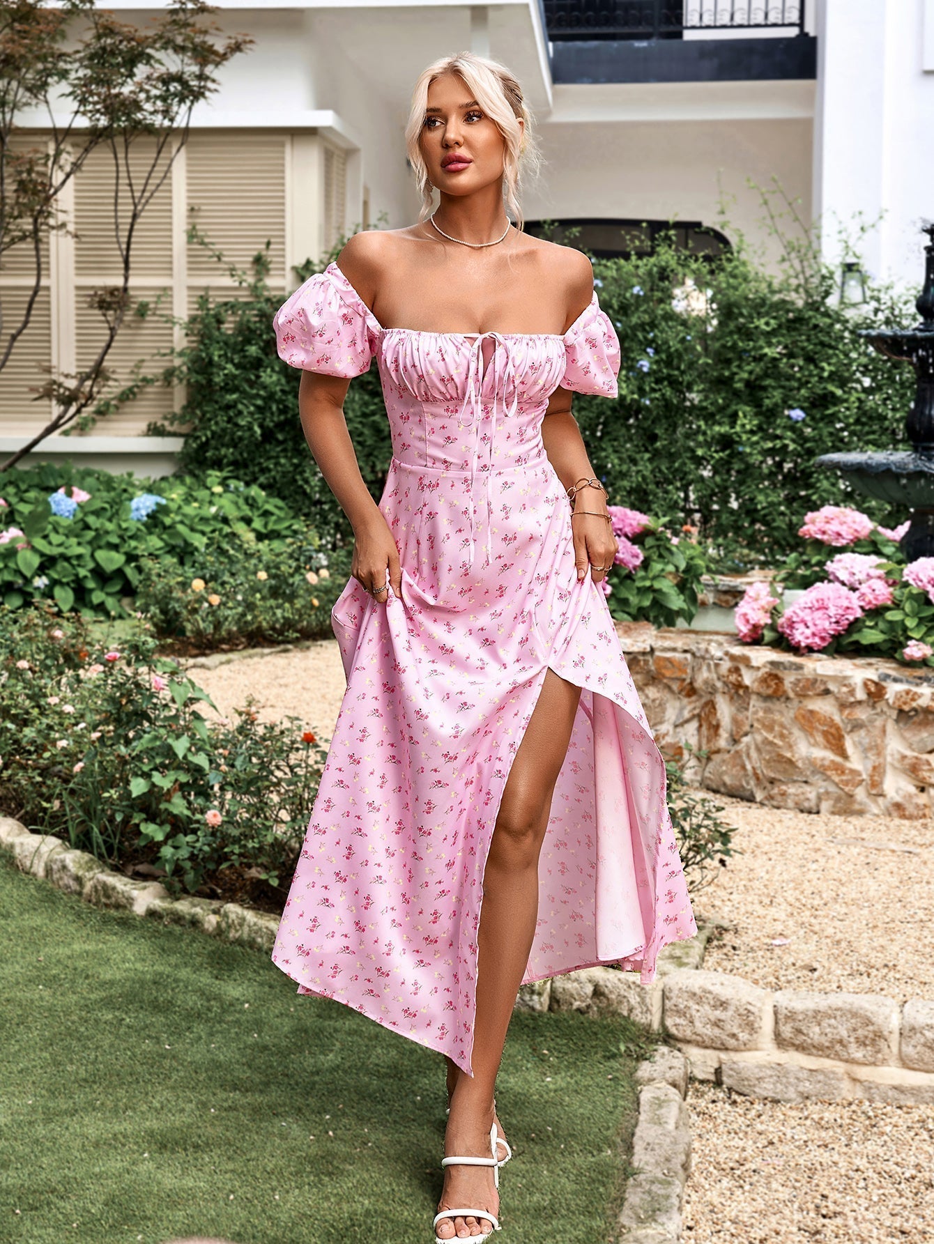 Marcelina | Vestido Midi Floral Azul com Manga Bufante e Fenda Alta