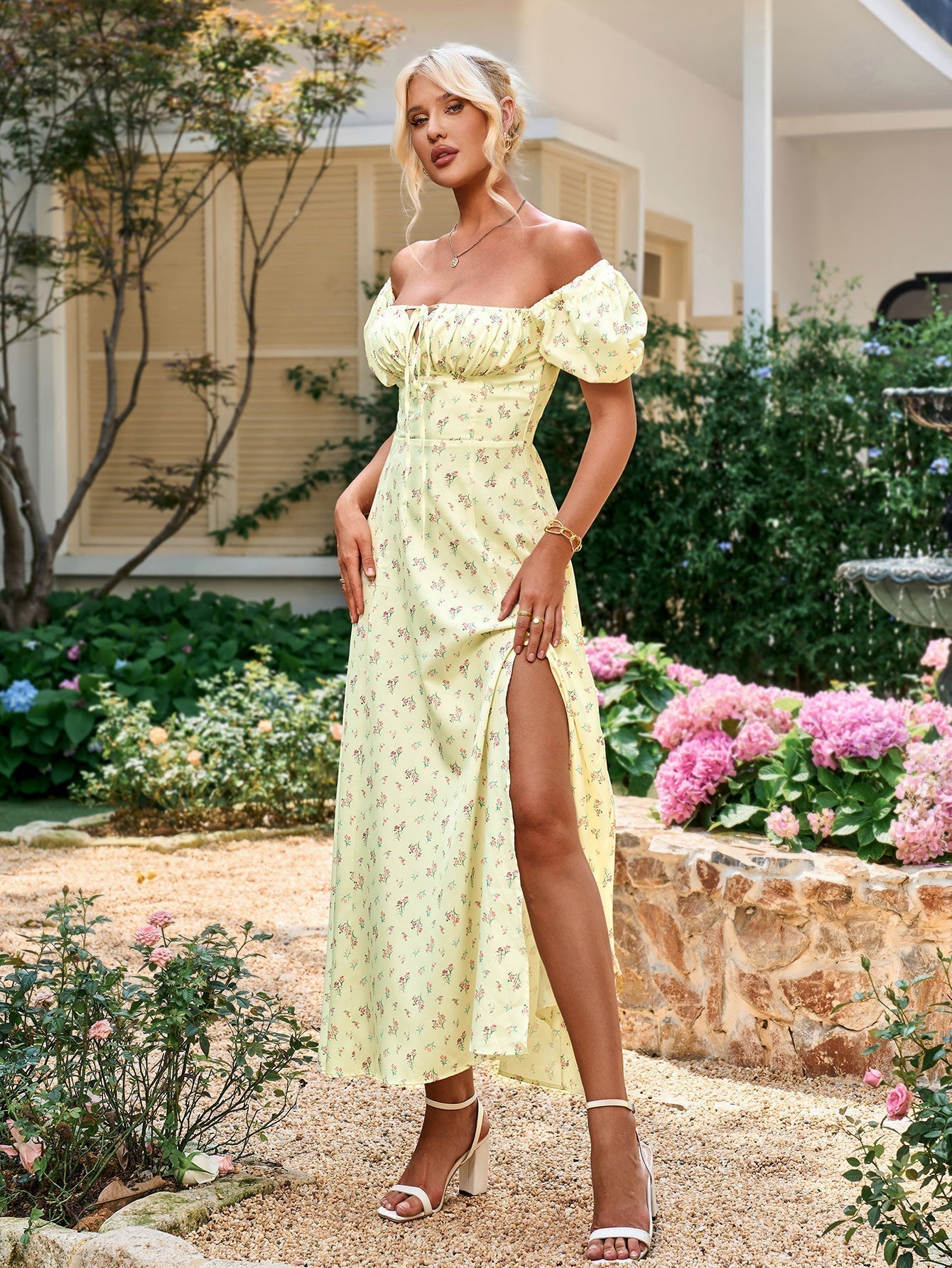 Marcelina | Vestido Midi Floral Azul com Manga Bufante e Fenda Alta