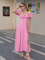 Dulce | Vestido Longo Chocolate com Decote Coração, Manga Bufante e Fenda Alta
