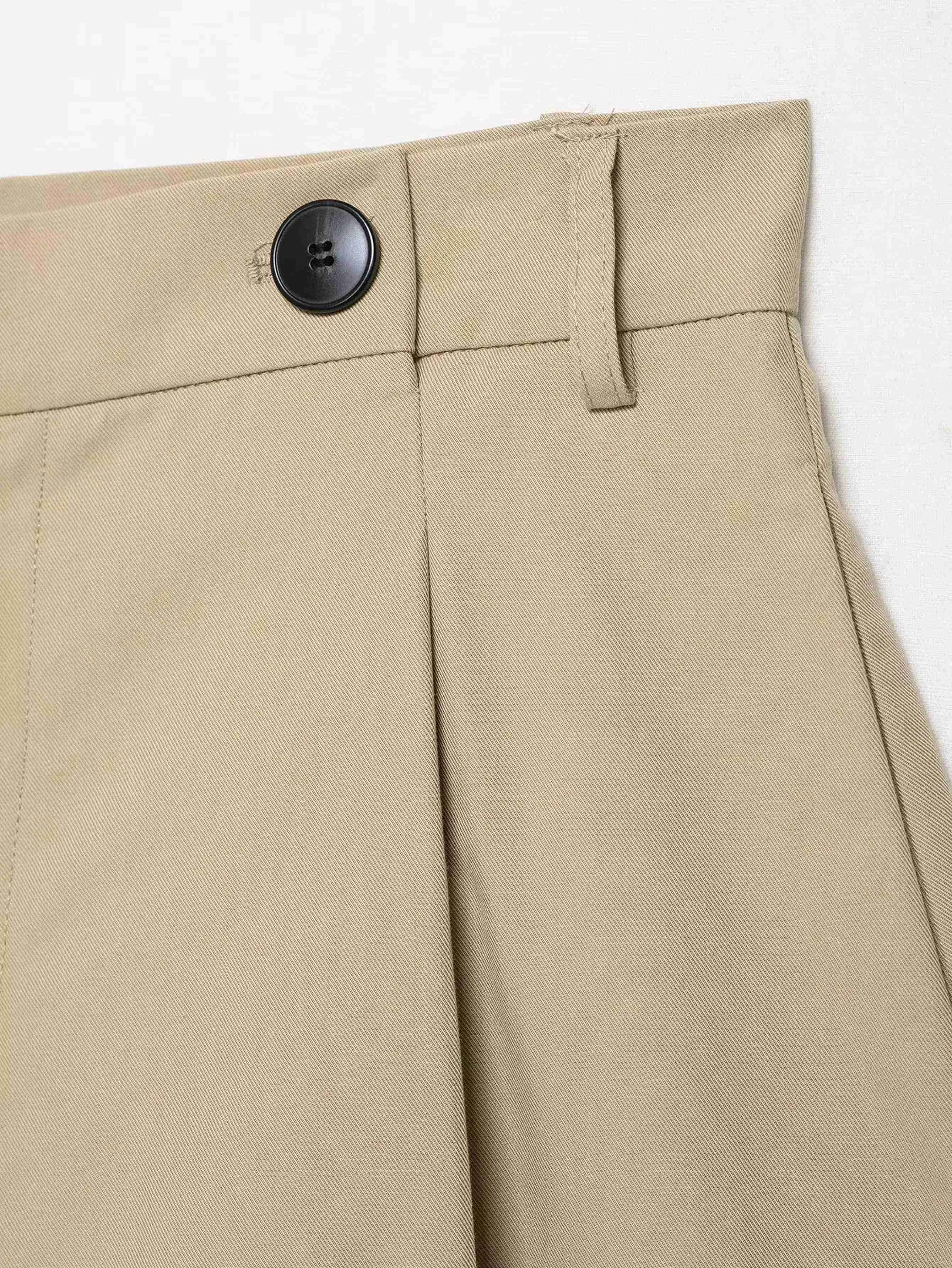 Conjunto Streetwear Elegante: Casaco Estruturado com Cinto e Shorts de Alfaiataria