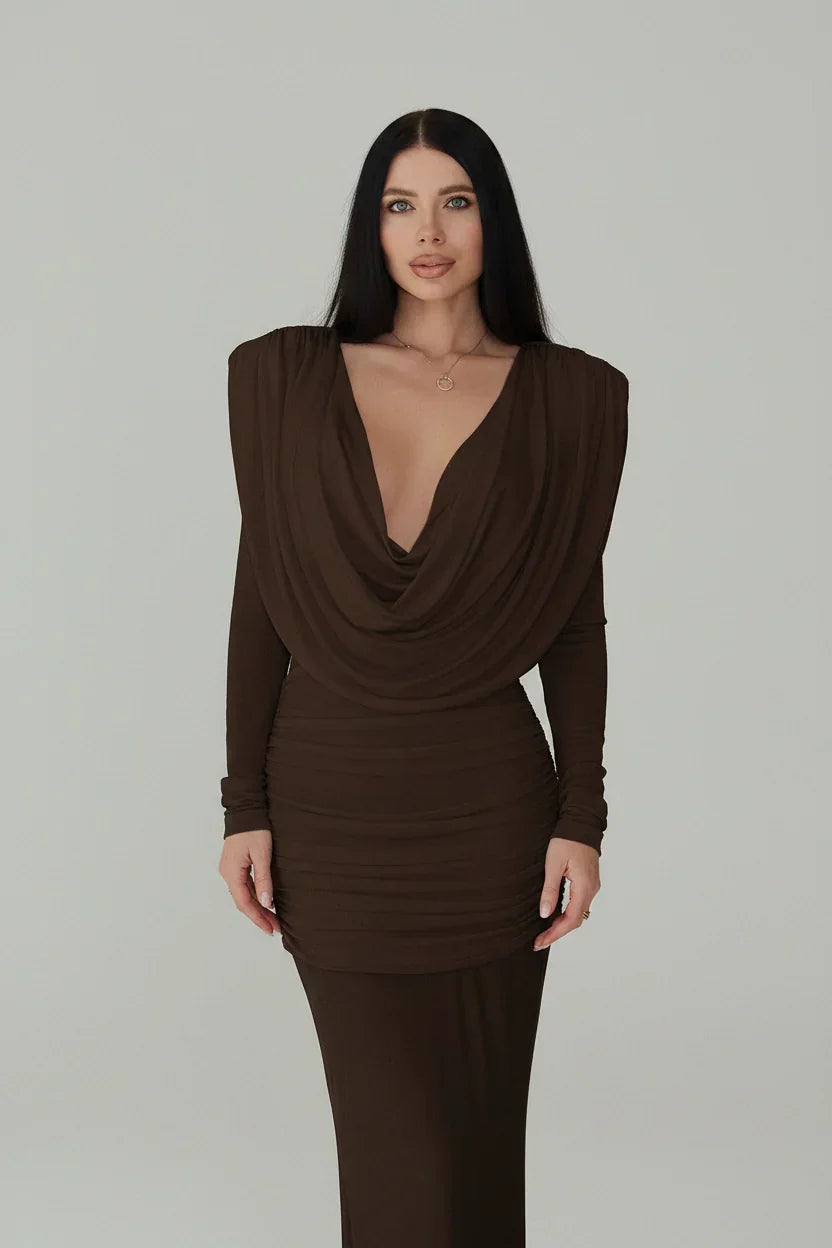Vestido Longo Marrom com Gola Drapeada e Manga Longa