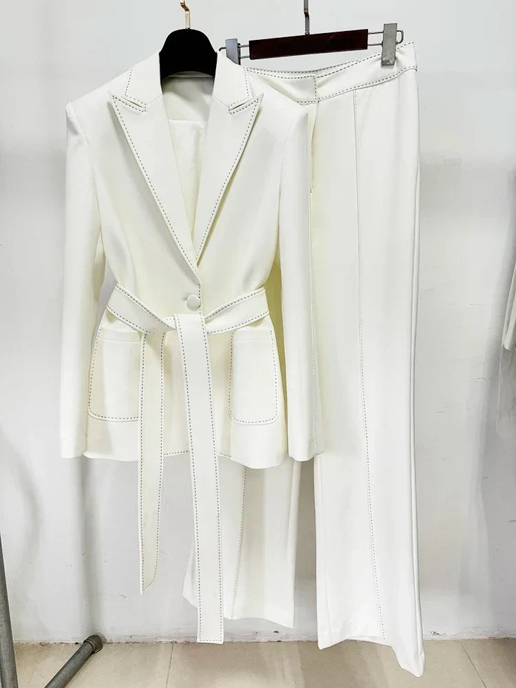 Conjunto de Alfaiataria: Blazer Acinturado com Cinto e Calça Reta