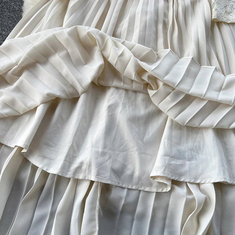 Beatriz | Vestido Longo em Renda com Gola Quadrada e Saia Franzida