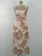Vestido Midi em Tule Neutro com Brilho de Paetês e Detalhe Floral