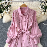 Mariana | Vestido Longo em Renda Patchwork com Botões e Cintura Ajustável