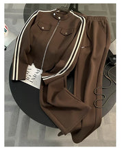 Conjunto Esportivo com Jaqueta Listrada e Calça Pantalona