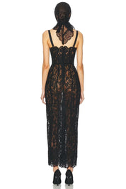 Vestido Longo Escultural com Decote Quadrado e Renda Nobre