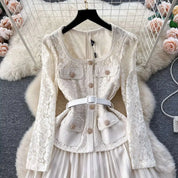 Beatriz | Vestido Longo em Renda com Gola Quadrada e Saia Franzida