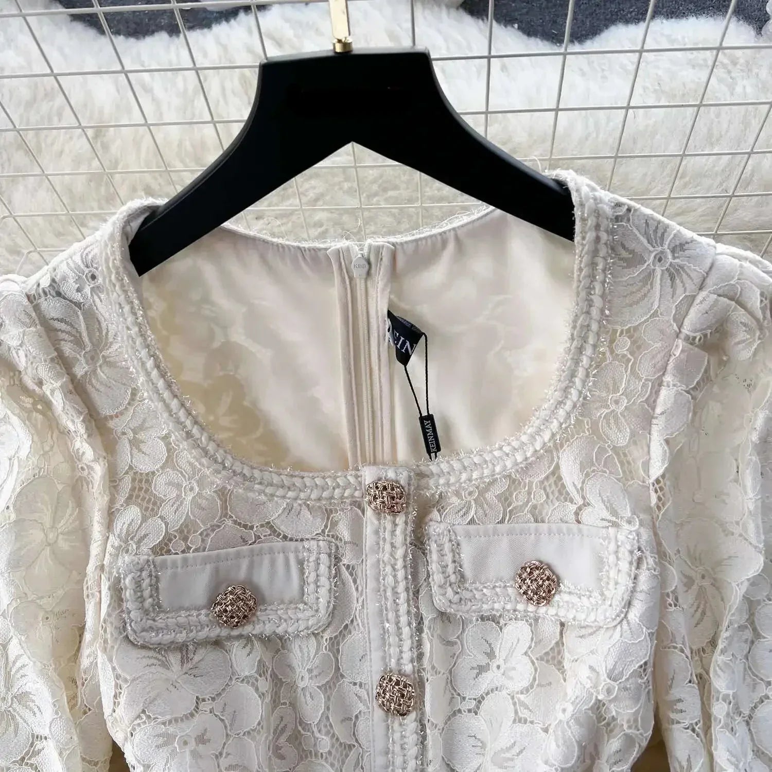 Beatriz | Vestido Longo em Renda com Gola Quadrada e Saia Franzida