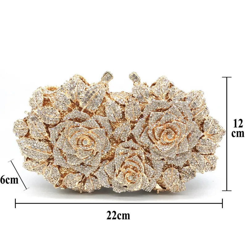 Bolsa clutch com enfeite de cristal