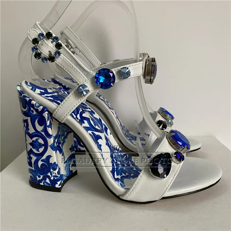 Sandália Luxuosa Diamond Crystal – Estampa Azul e Branco