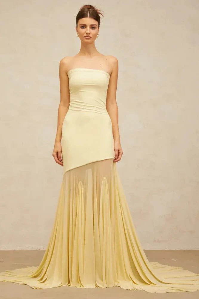 Vestido Maxi Escultural Amarelo com Estrutura de Corpete e Saia Fluida