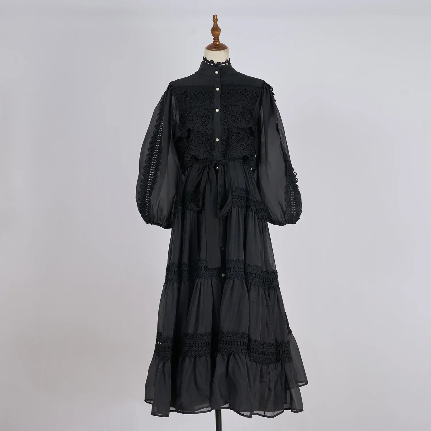 Valentina | Vestido Longo em Renda Artesanal com Aplicação de Pérolas