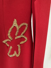 Vestido Longo de Luxo com Capa e Detalhes Reluzentes