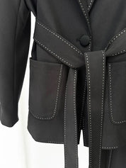 Conjunto de Alfaiataria: Blazer Acinturado com Cinto e Calça Reta