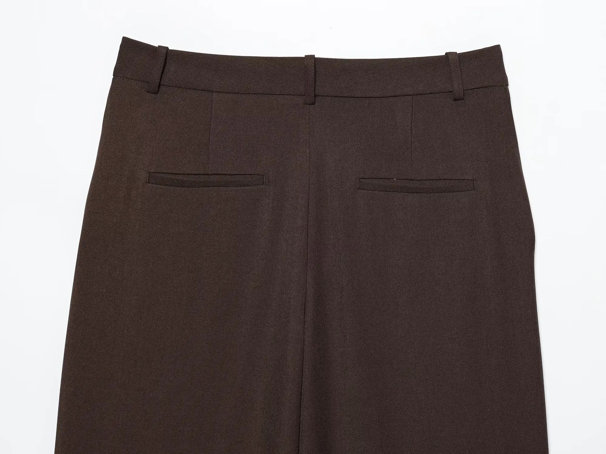 Conjunto Contemporâneo Sem Mangas com Cinto e Calça de Alfaiataria