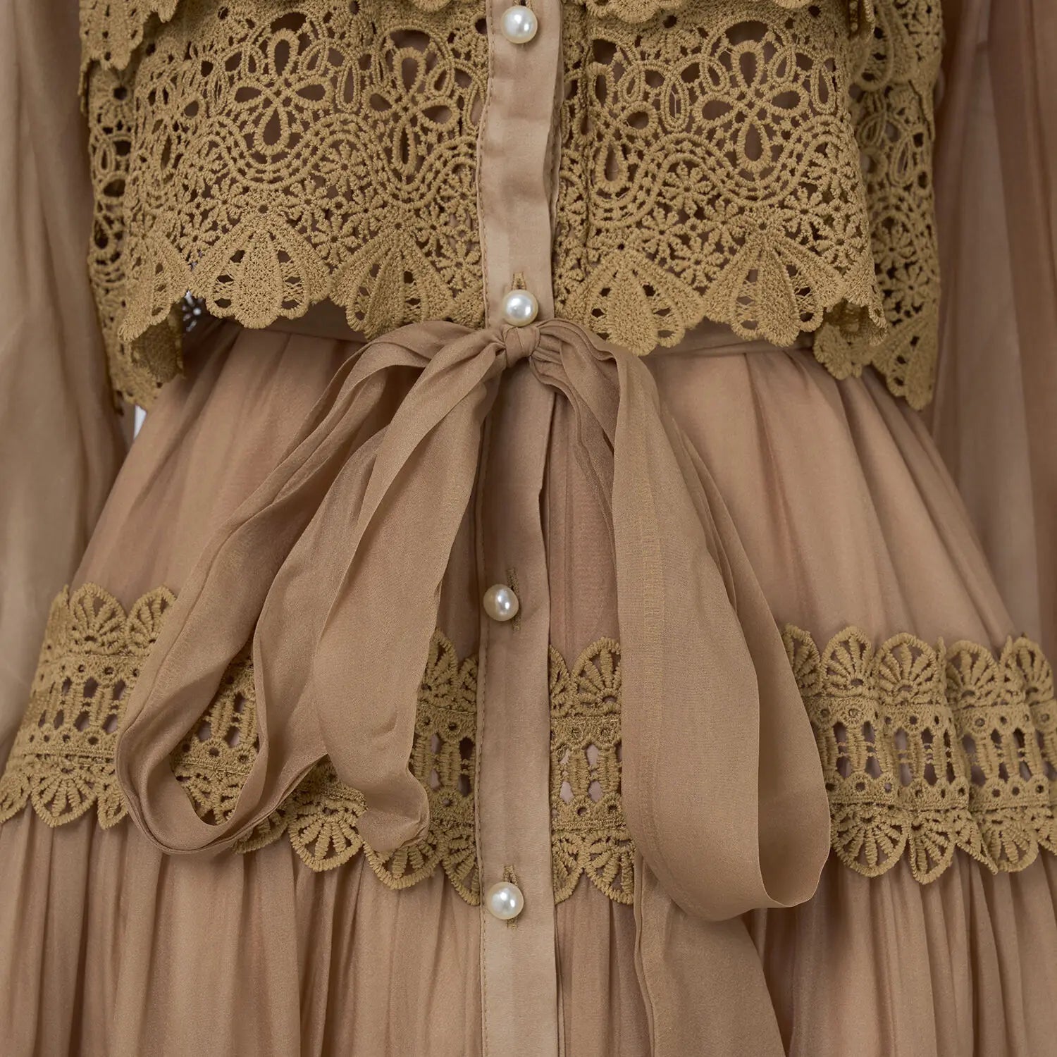 Valentina | Vestido Longo em Renda Artesanal com Aplicação de Pérolas
