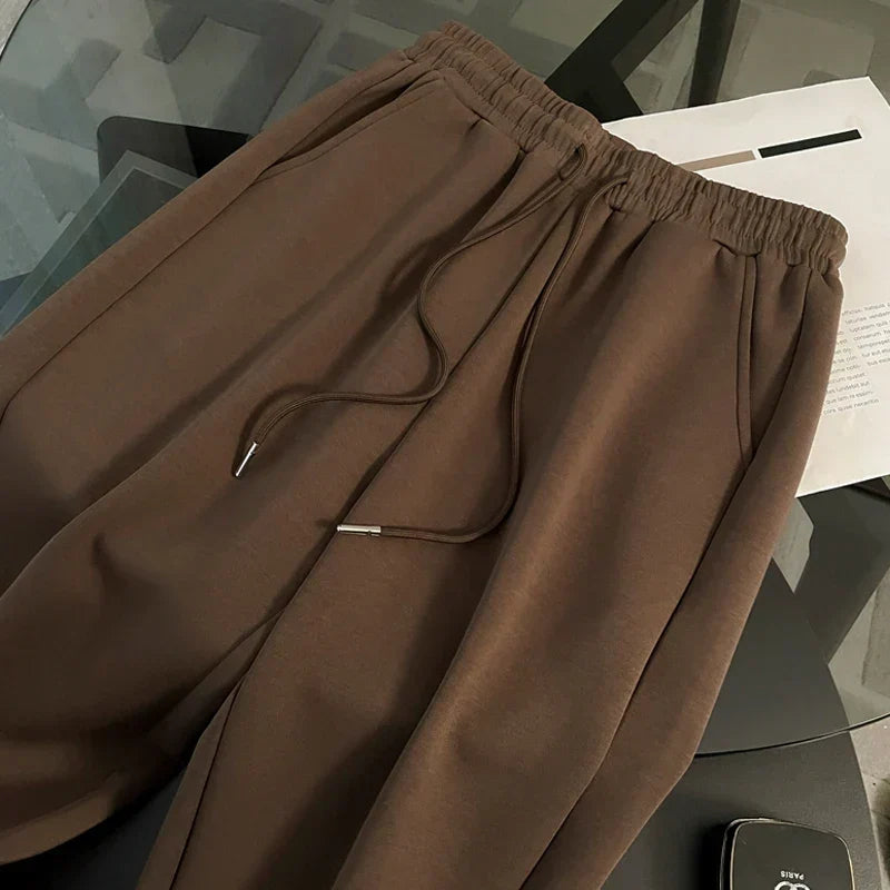 Conjunto Esportivo com Jaqueta Listrada e Calça Pantalona
